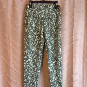 Aerie Green and White Cheetah Print Leggings